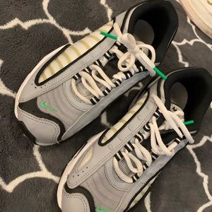 Nike Air Max Tailwind 4
Wolf Grey Green Spark